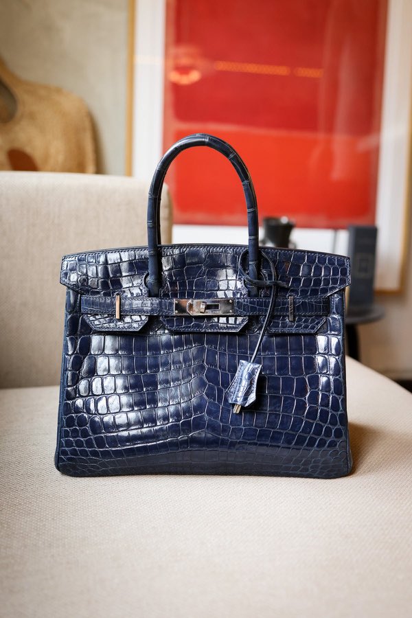 A bag restored at the Margo & Smith atelier