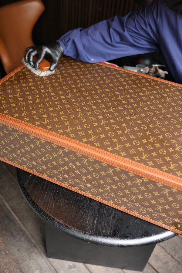A bag restored at the Margo & Smith atelier