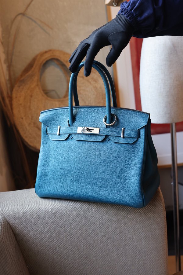 A bag restored at the Margo & Smith atelier