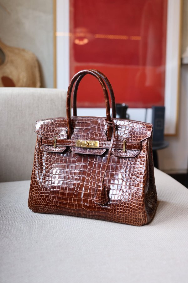 A bag restored at the Margo & Smith atelier