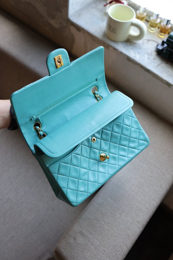 A bag restored at the Margo & Smith atelier
