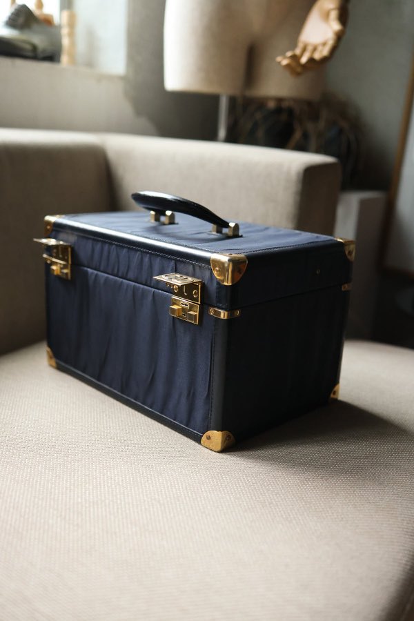A bag restored at the Margo & Smith atelier